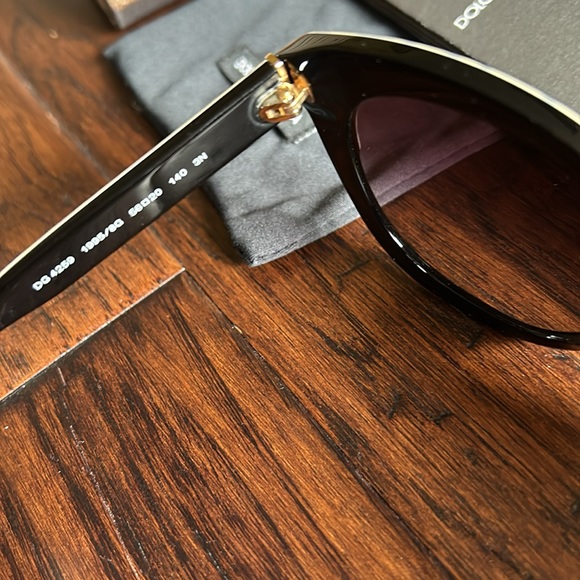 Dolce and Gabbana sunglasses - Picture 3 of 7